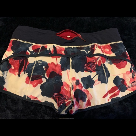 LuLuLemon Shorts with liner - Picture 2 of 3